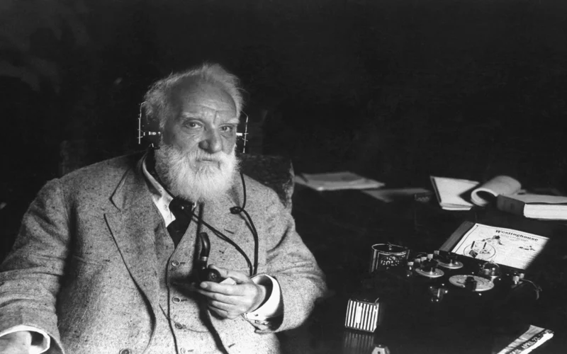 150 عاماً على أول مكالمة “ألو”.. كيف تغير خوفنا من الهاتف؟